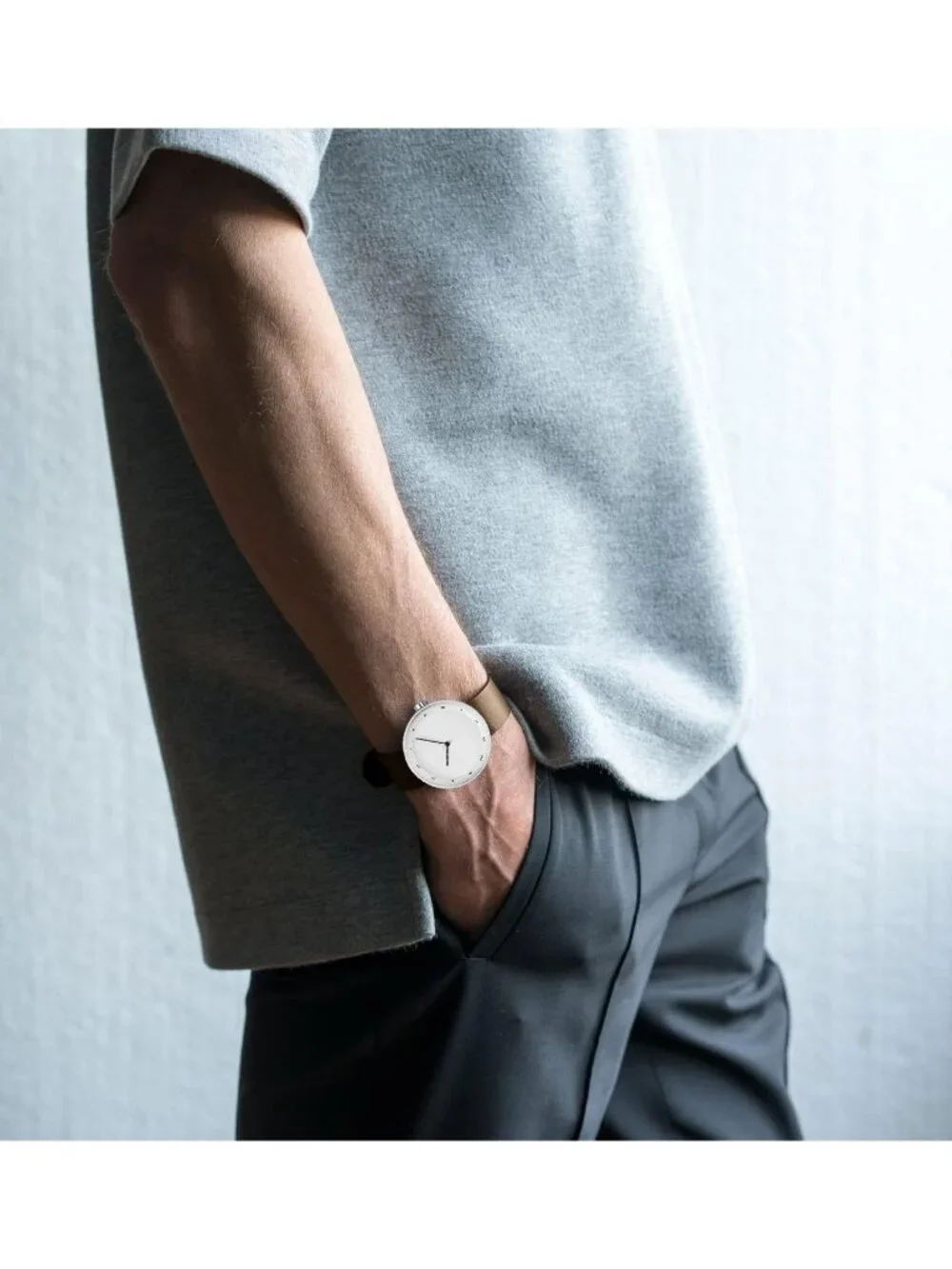 Men's Brown And White Analog Leather Band Ultra-Thin Minimalist Waterproof Watch